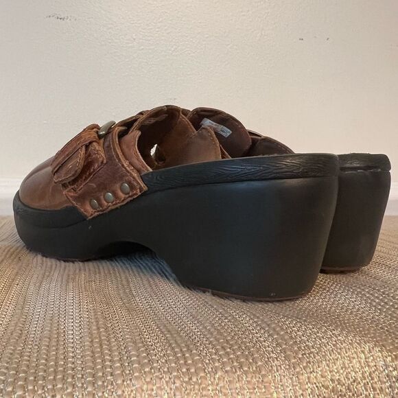 CROCS Cobbler Buckle Clogs Mules Shoes Leather Brown Size 6 - Picture 11 of 15